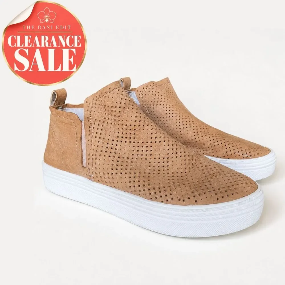 Dolce Vita Womens 8.5 Beige Leather Platform Slip On Sneakers Perforated